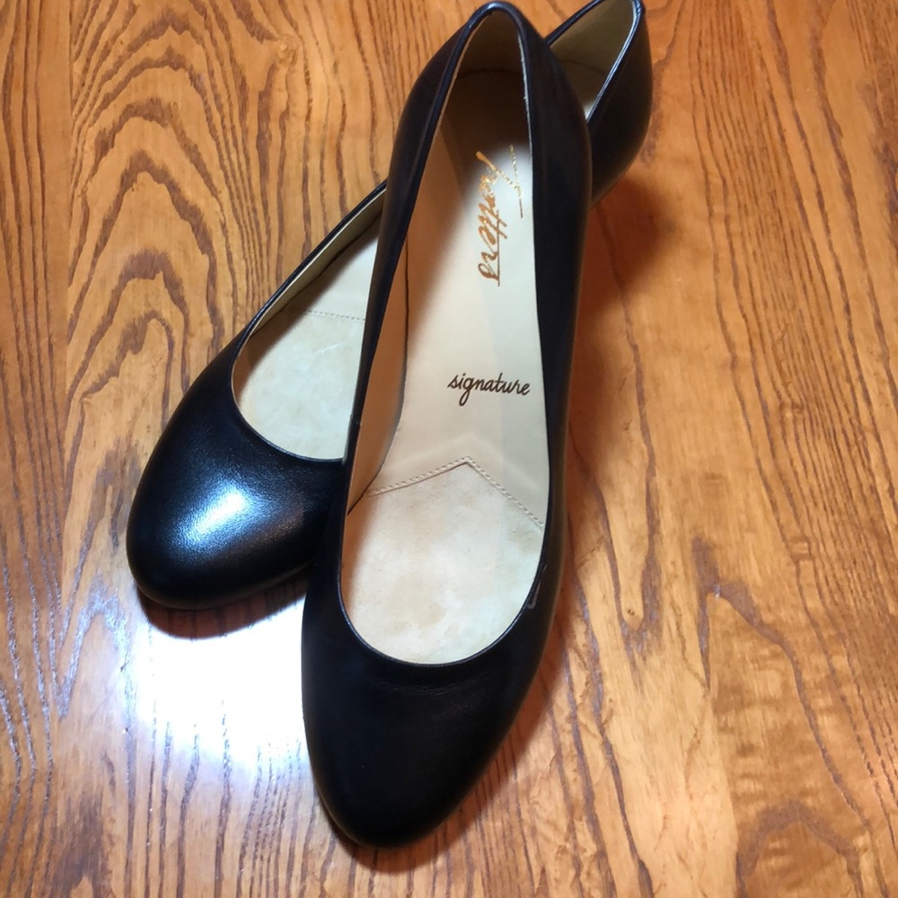 Trotters Signature Ladies Pump